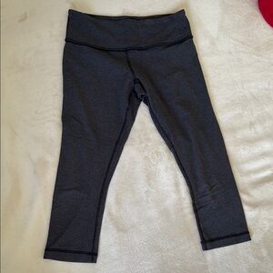 Lululemon Athletica Gray Leggings with Wide Waistband and Stretch Fabric